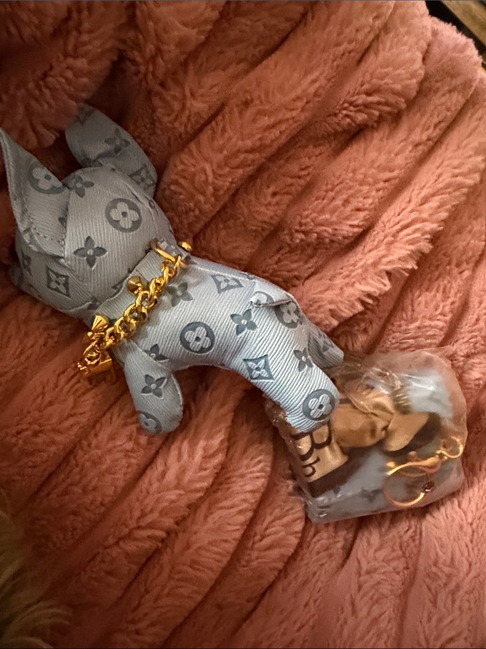 Epi leather Designer-Style Light Blue Bull Dog Toy w Stud Details Coin Pouch - Picture 6 of 6